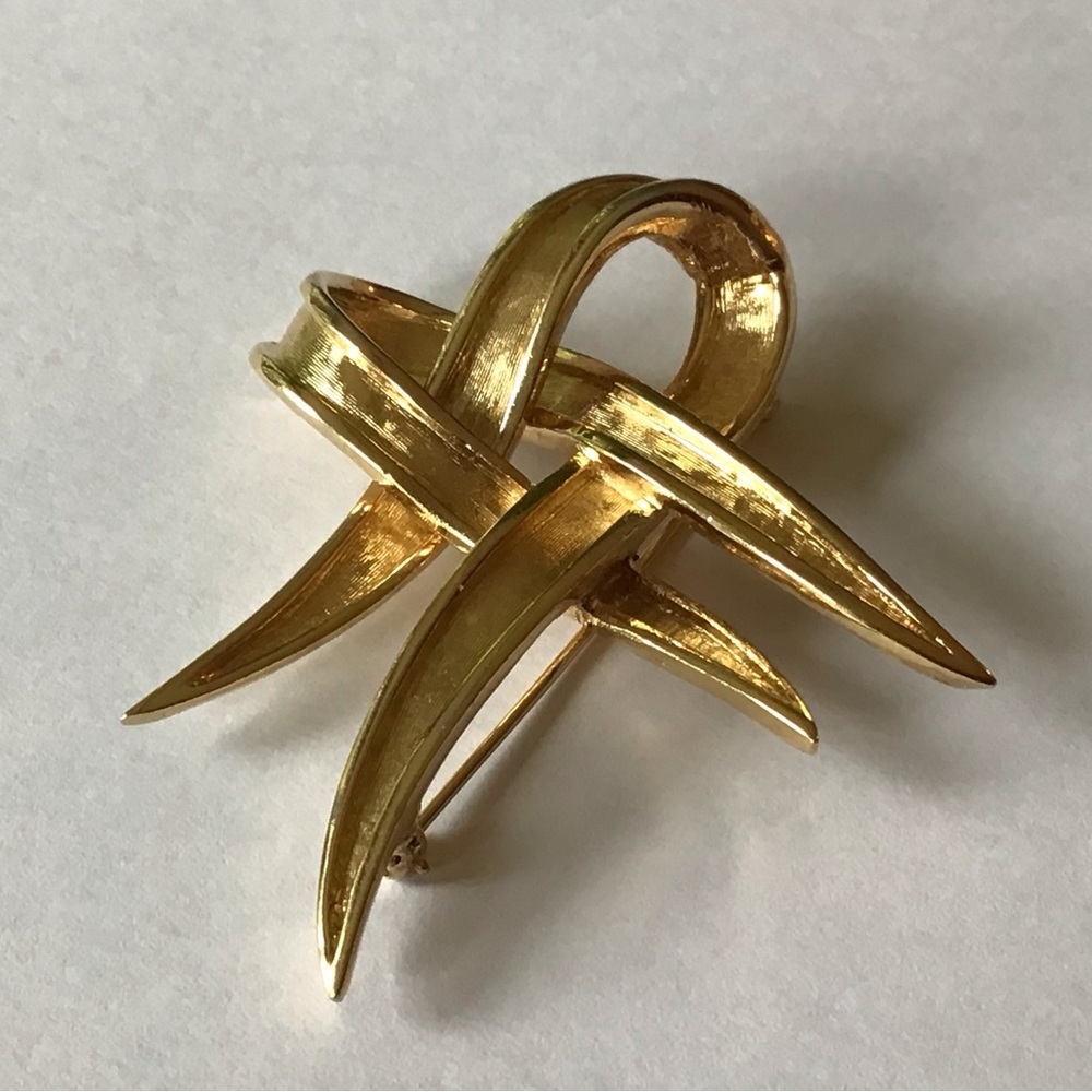 Elegant Gold Boucher Brooch from the 60’s